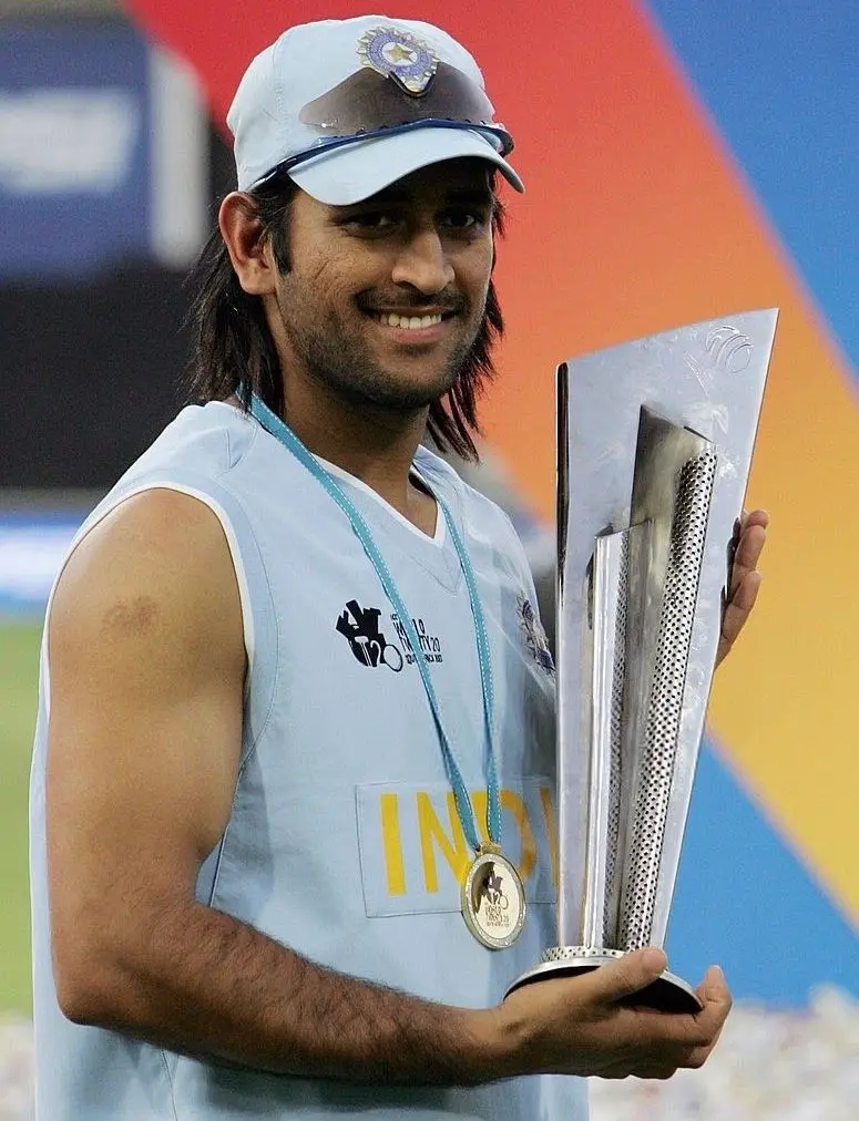 MS Dhoni with T20 WorldCup Trophy 2007 won as a captain