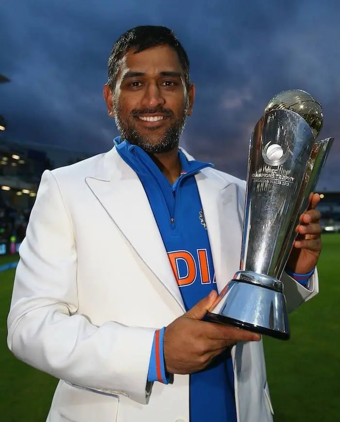 MS Dhoni with ICC Champions Trophy 2013 in dhoni captaincy