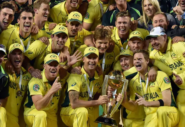 Captain Michael Clarke lifts the 2015 World Cup trophy