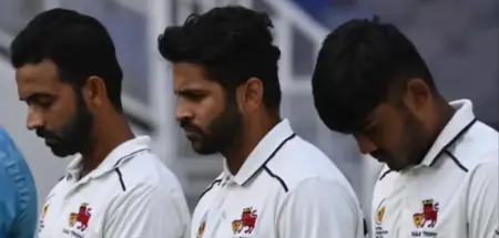 Mumbai wearing black armbands