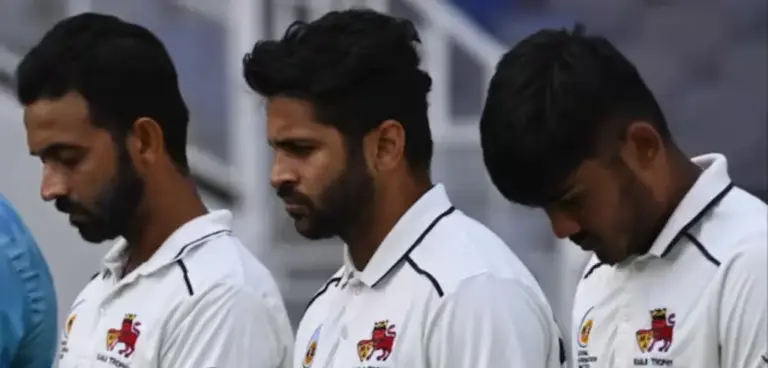 Mumbai wearing black armbands