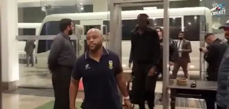 South Africa arrives in pakistan for the Tri series