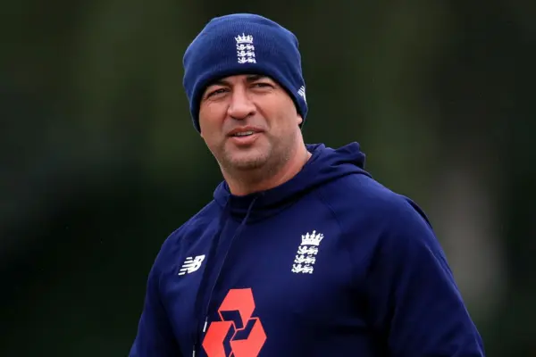Adam Hollioake (2000)